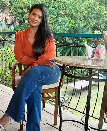 <em><strong>Maria Fernanda</strong></em>
