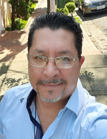 <em>Luis Reyes</em>